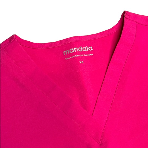 Mandala Vneck 6 pocket Scrub top in Pink size XS - Picture 4 of 7